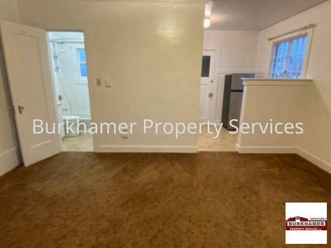 Photo - 203 E Broadway Ave