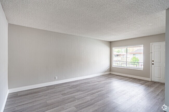 1BR, 1BA - 650SF