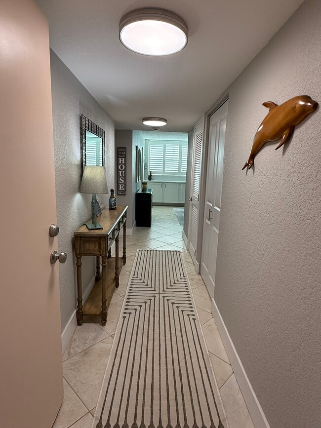 Pasillo de entrada - 7560 Bay Island Dr S Unidad # 146