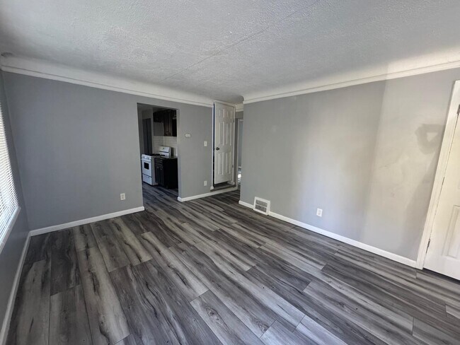 Photo - 19821 Lyndon St