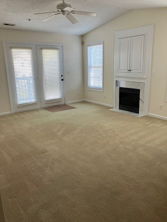 Photo - 715-L Unidad 715-L