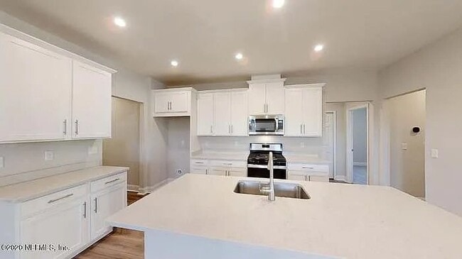 Photo - 520 Blue Daze St