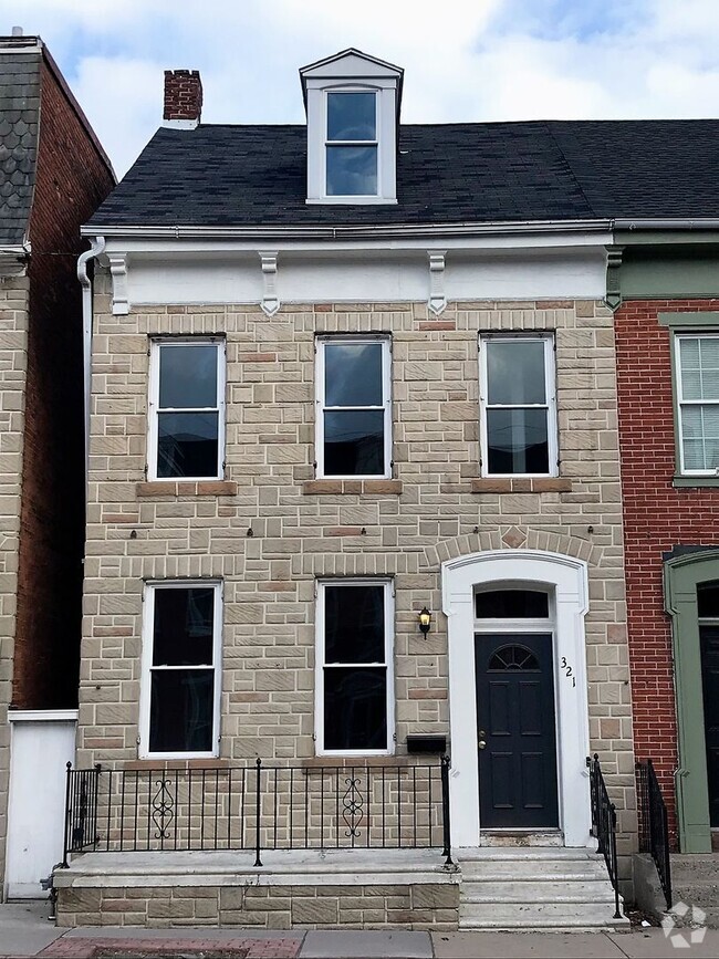 Building Photo - 321 W Princess St Rental
