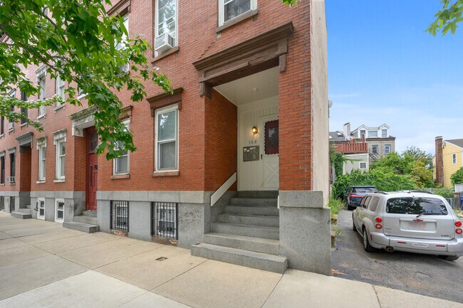 Photo - 368 Main St