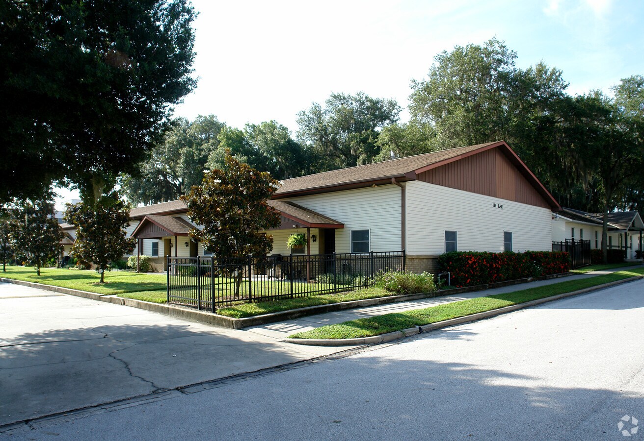Photo - 111 Lee Ave Apartments