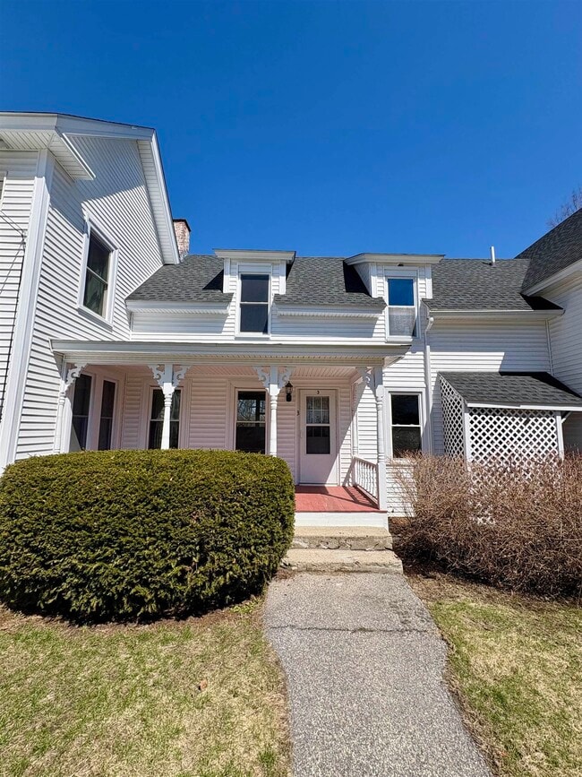 Photo - 834 Main St Unit 3