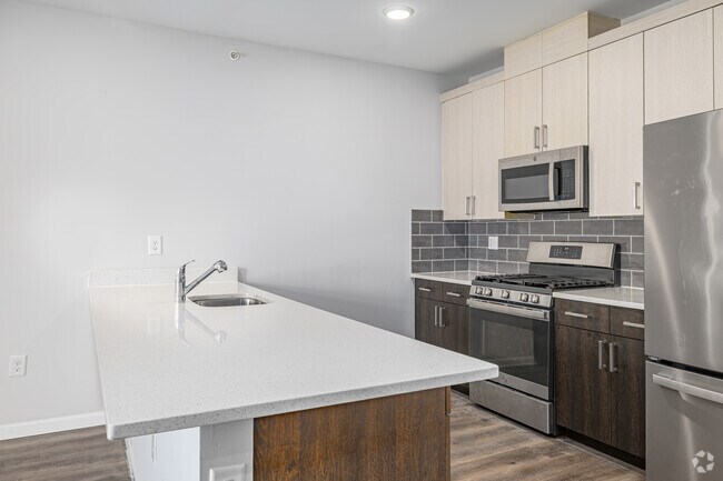 2BR, 2BA - 985SF - Kitchen - The Metropolitan