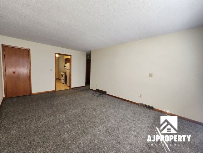 Photo - 2 Bedroom 1 Bathroom Near Edison Middle School