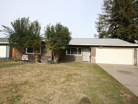 Four bedroom home with bonus room! - Four bedroom home with bonus room!