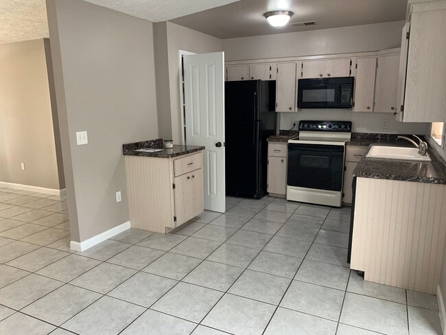 Photo - Charming 3 bedroom/1.5 bath Fenced Home in St.Cloud