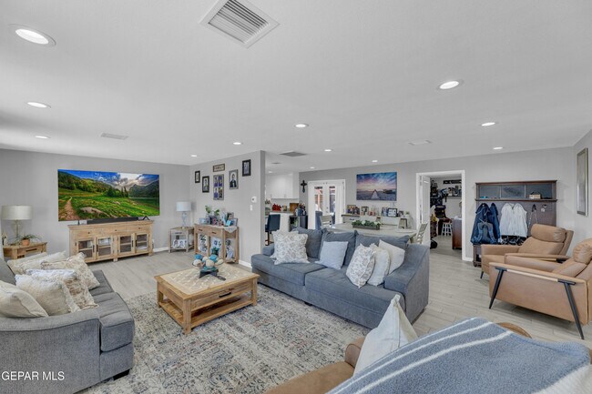 Photo - 9913 Album Ave