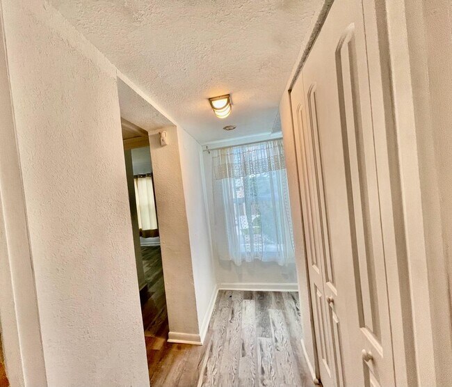 Photo - 332 Sunshine Dr