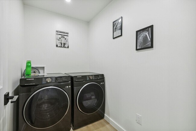 Photo - 3236 Golfing Green Pl