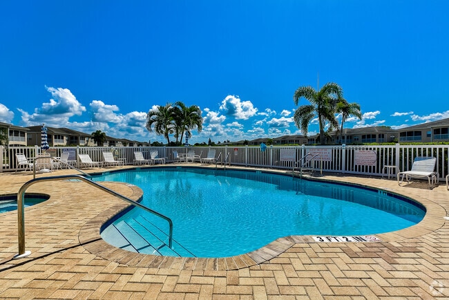 Building Photo - 6634 7th Avenue Cir W Unit La Isla Rental