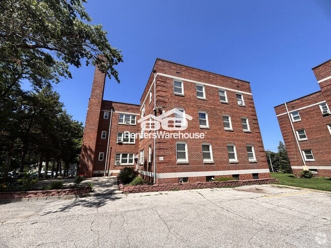 Building Photo - 4200 Grand Ave Rental