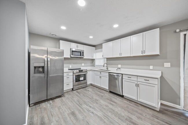 Photo - 746 Lancaster Ave