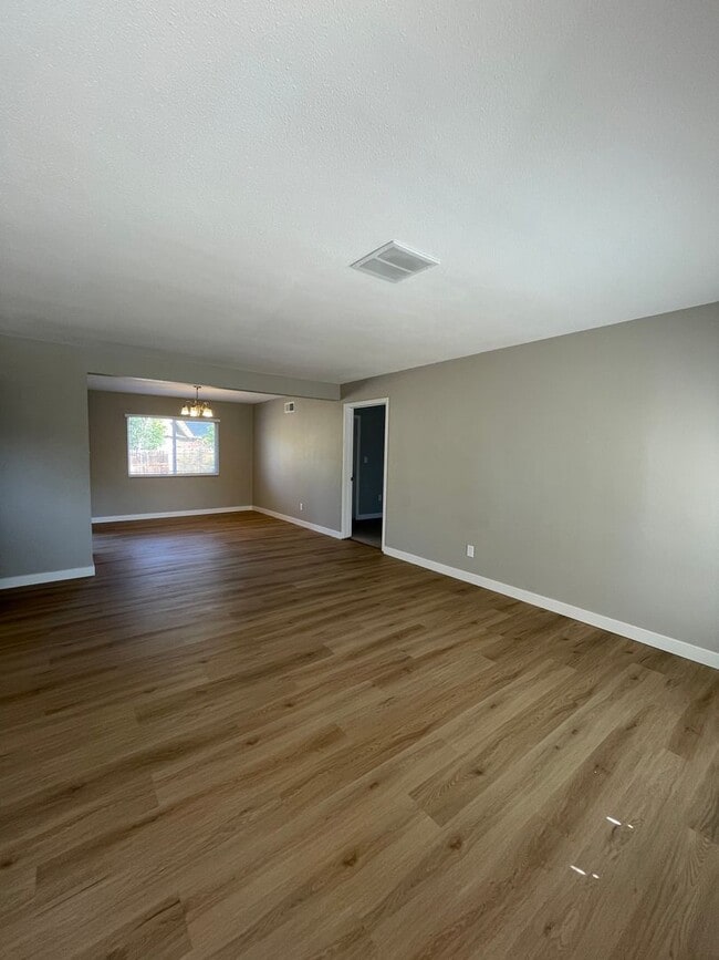 Photo - Beautiful 4 bed 2 Bath house in Aurora