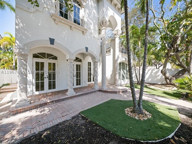 Photo - 827 SE 2nd St