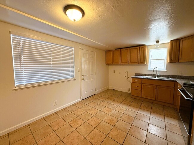 Building Photo - 1021 Carolina St Unit 1025