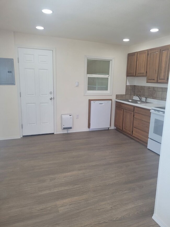 Photo - 107&amp;109NYost Unit 2