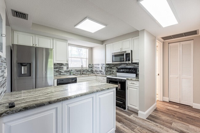 Photo - 729 Lori Dr Unit 305