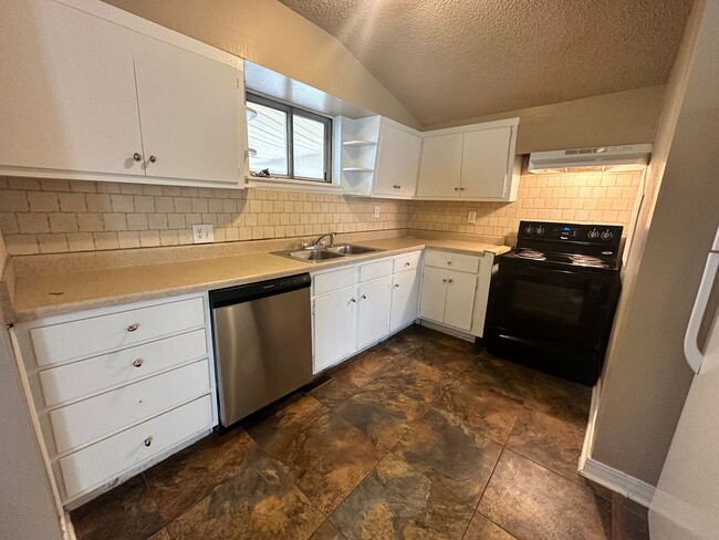 Nice 2 Bed 1 Bath Okc House - House Rental In Oklahoma City, Ok 