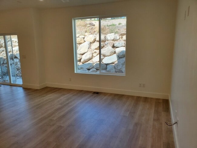 Photo - 980 W Vista Ridge Dr