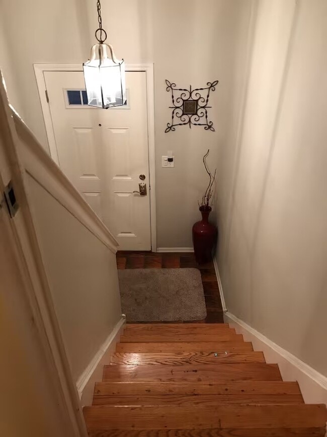 Entrance - 553 W Park Ave Unit A