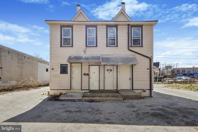 Photo - 909 Springfield Rd