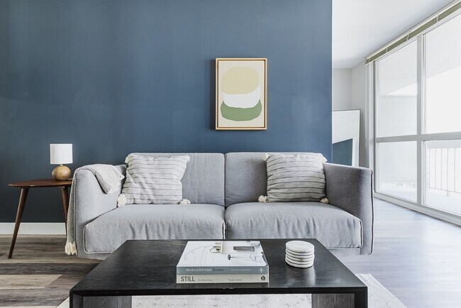 Photo - 1 E Delaware Pl Unidad FL9-ID1360