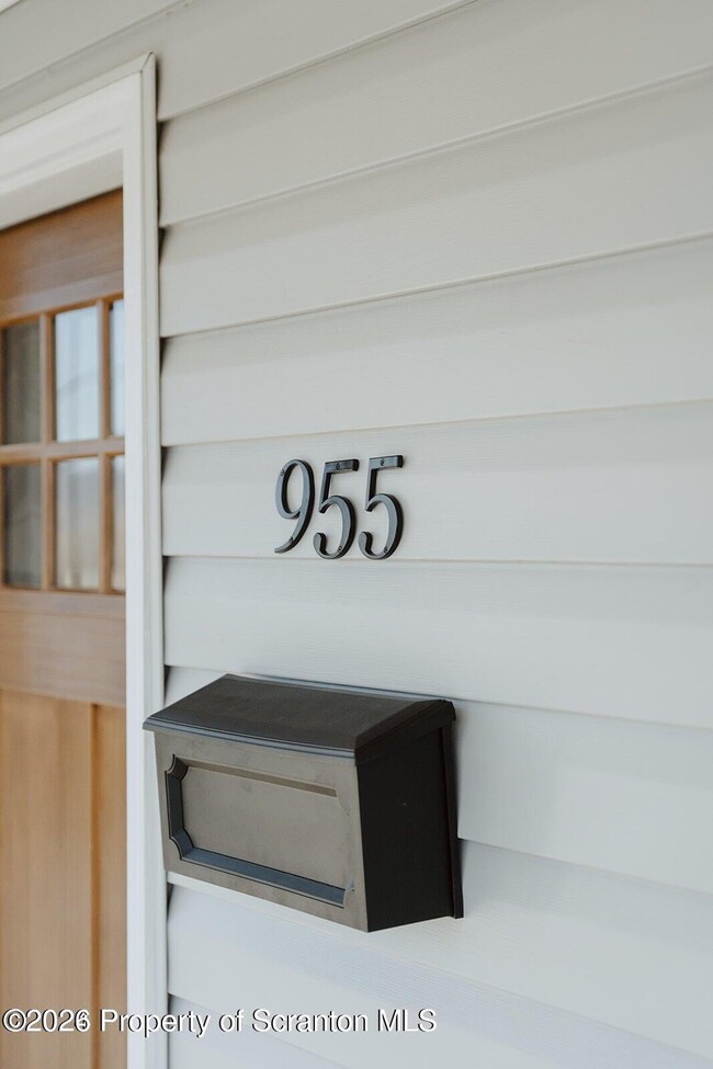 Photo - 955 E Elm St