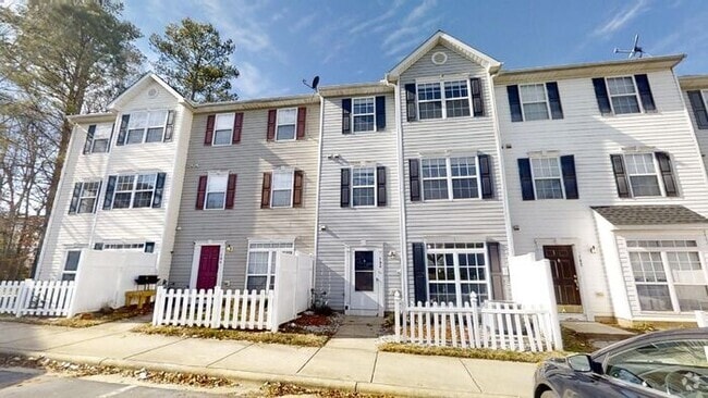 Building Photo - Townhome | Hard Surface Floors Through-Out...
