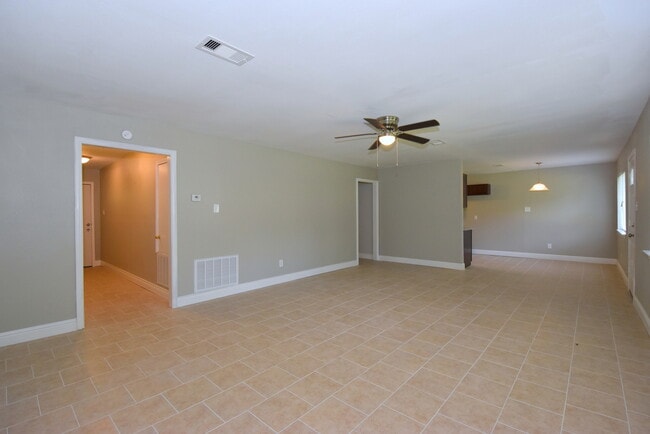 Photo - 3615 Willie Way