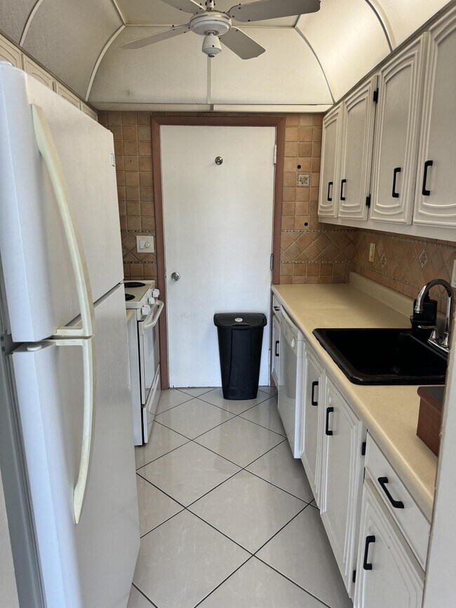 Photo - 17800 Atlantic Blvd
