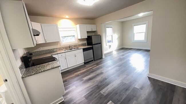 Photo - Cozy Remodeled 3-bedroom 2 bath Home - Close to State Capitol - On BUS LINE