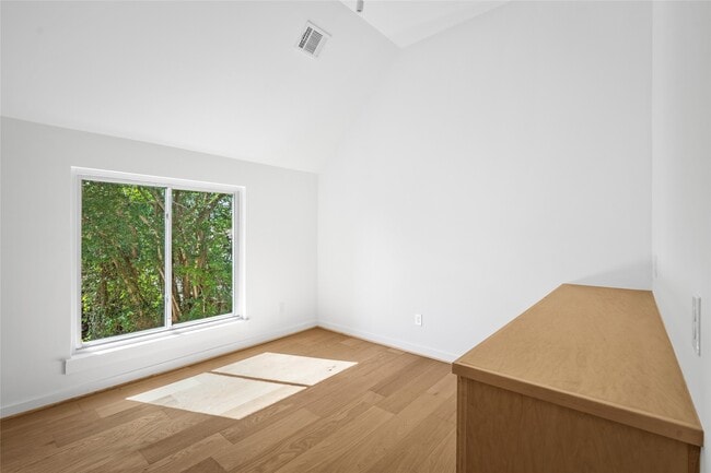 Photo - 4429 Woodside St