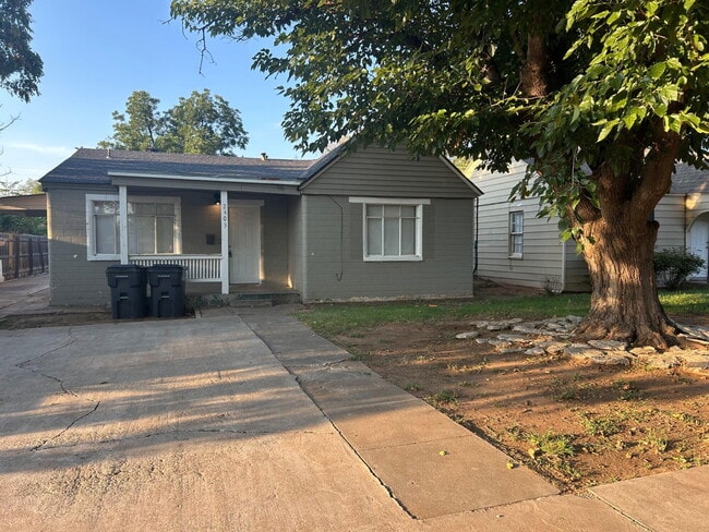 Photo - 2403 22nd St