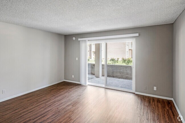 Studio, 1BA - 450SF