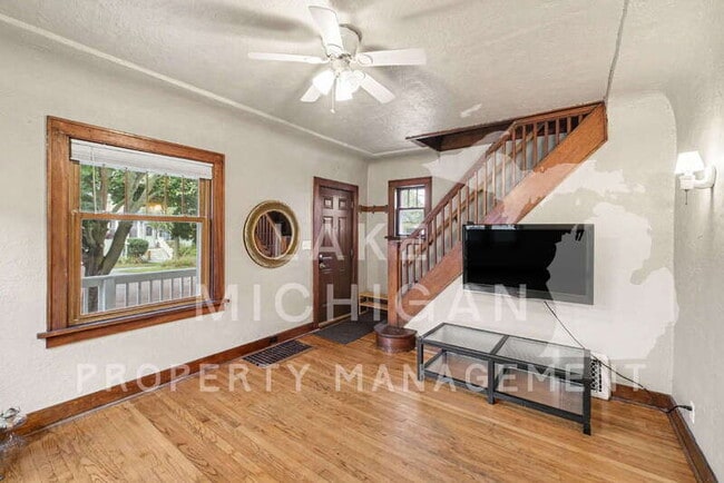 Photo - 212 N 3rd St