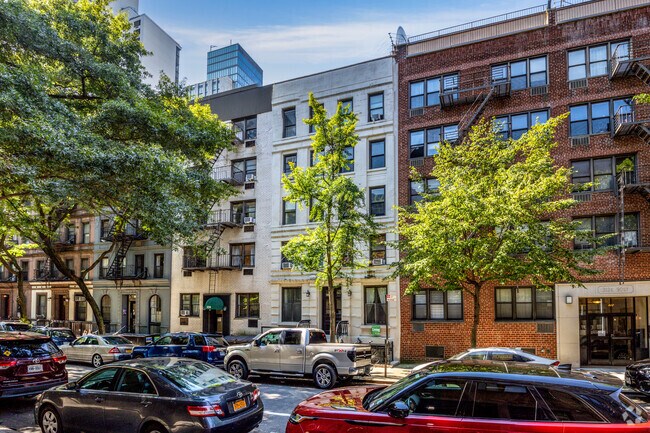 Primary Building Photo - 318 E 90th St