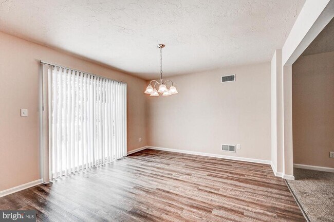 Photo - 180 Breezewood Dr