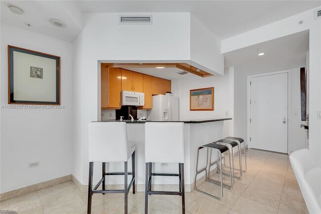 Photo - 1 br, 1.5 bath Condo - 801 Brickell Key Bl... Unit Apt 1907