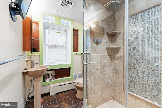 Photo - 345 S Hicks St