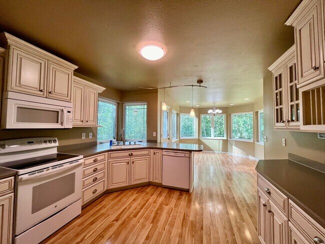 Photo - 3 bedroom / Pet friendly home / Pellet Stove