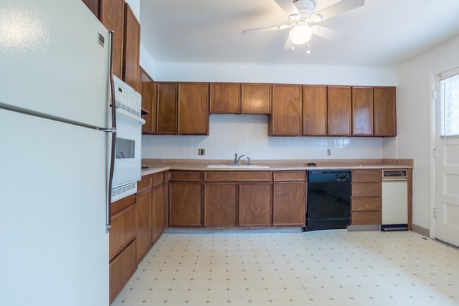 Photo - $0 DEPOSIT OPTION! WALNUT HILLS DIVISION, NEW APPLIANCES, GARAGE, FIREPLACE, STORAGE!