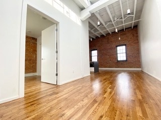 Building Photo - 112 SE 4th St Unit 304