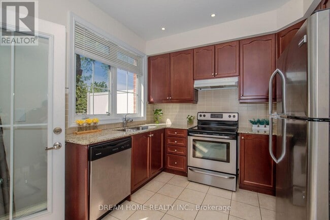 Photo - 13 Slingsby Ln