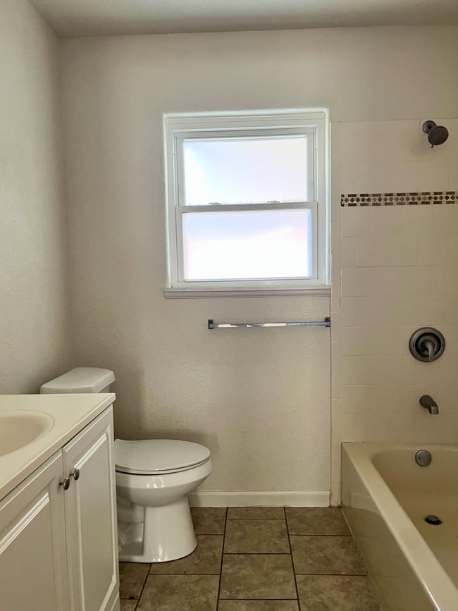 Photo - 2022 Odessa Dr