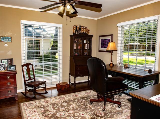 Photo - 6216 Mercedes Ave