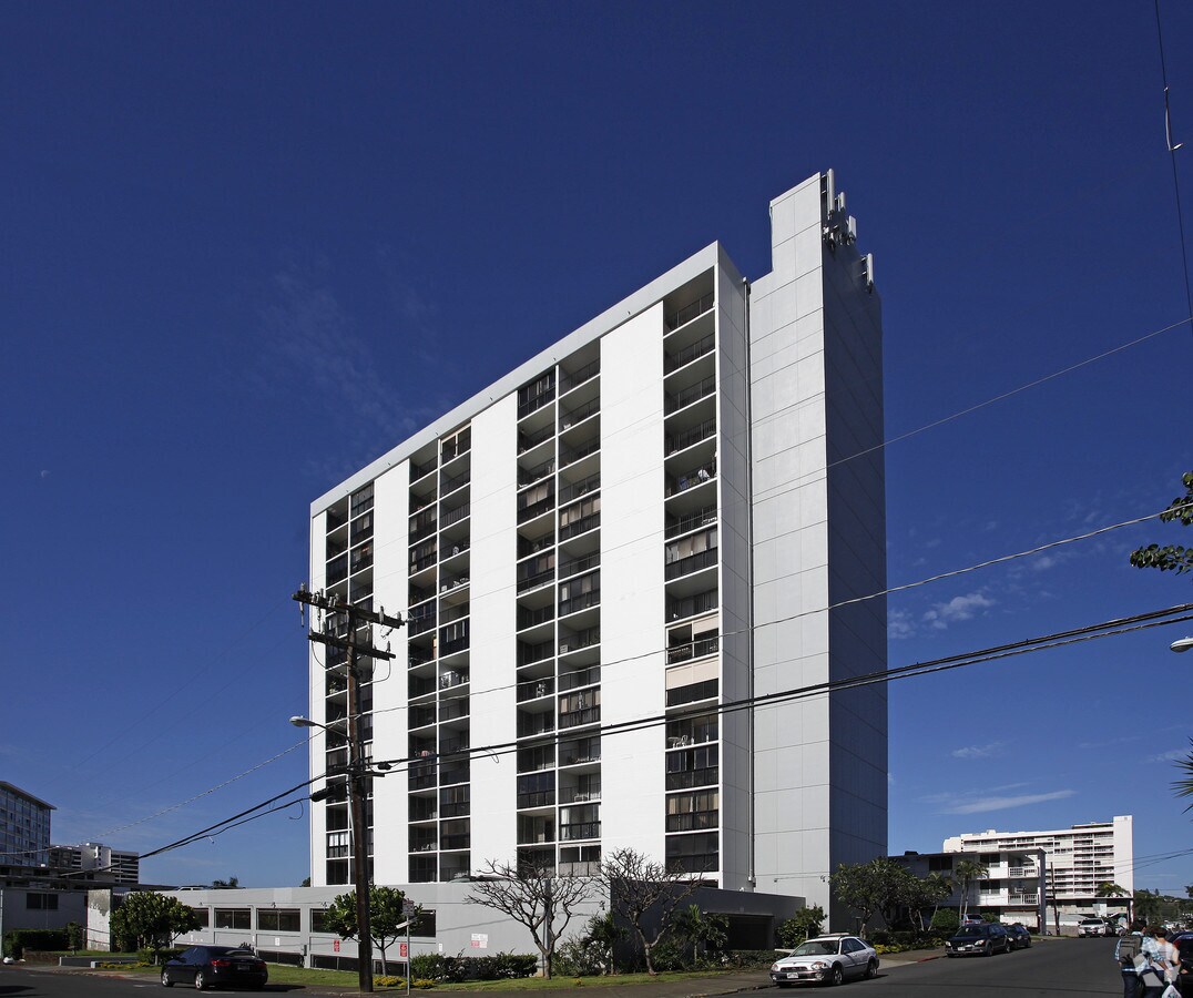 Photo - Punahou Royale